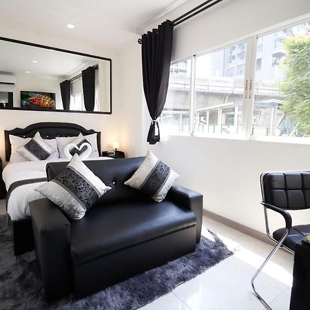 Thonglor Suites Hotel Bangkok Bagian luar foto