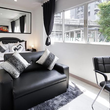 Thonglor Suites Hotel Bangkok Bagian luar foto