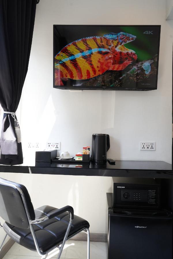Thonglor Suites Hotel Bangkok Bagian luar foto