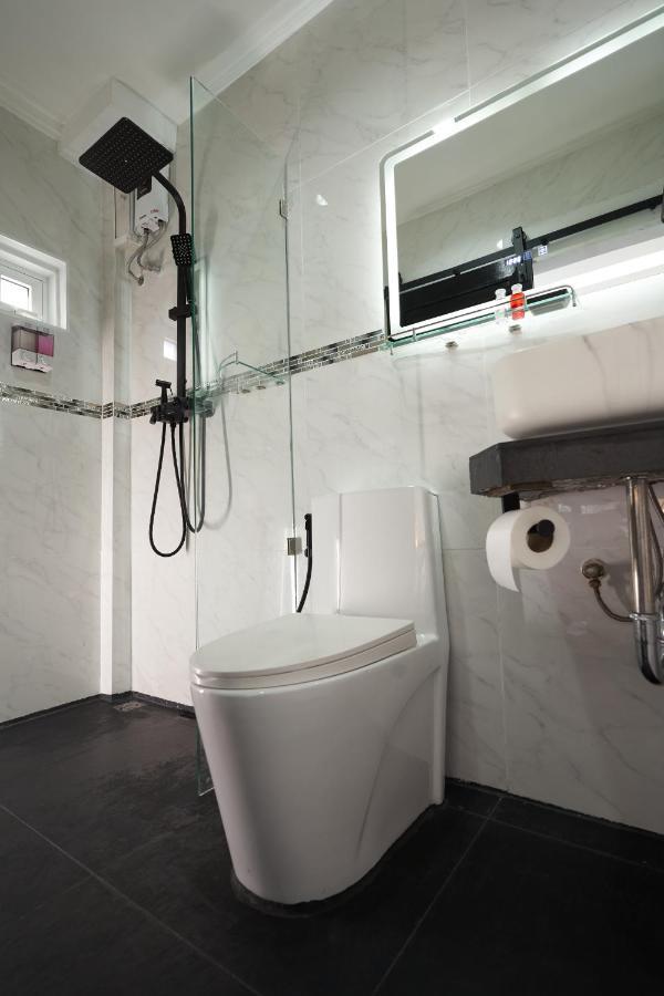 Thonglor Suites Hotel Bangkok Bagian luar foto