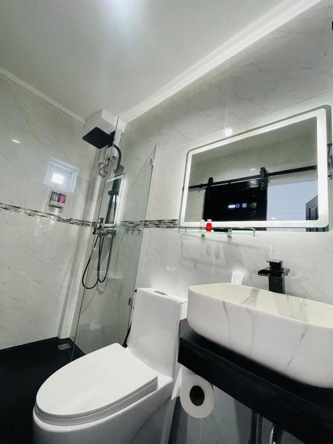 Thonglor Suites Hotel Bangkok Bagian luar foto