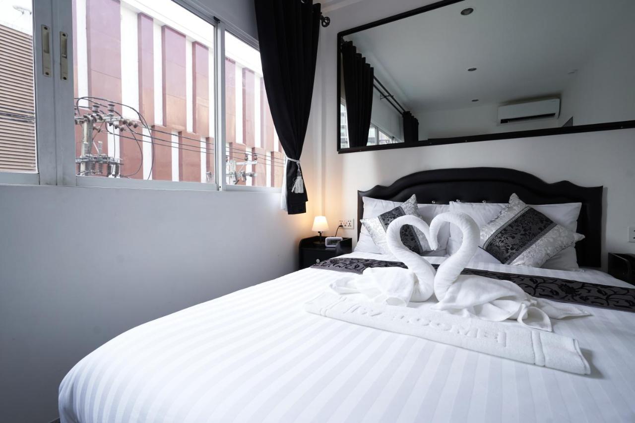 Thonglor Suites Hotel Bangkok Bagian luar foto
