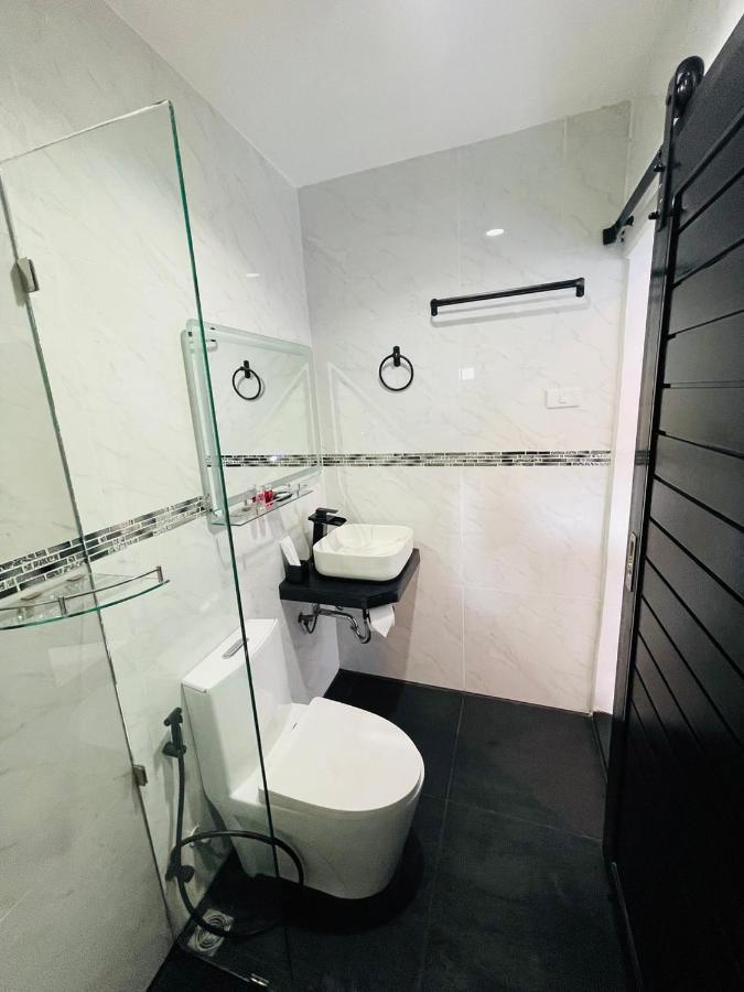 Thonglor Suites Hotel Bangkok Bagian luar foto