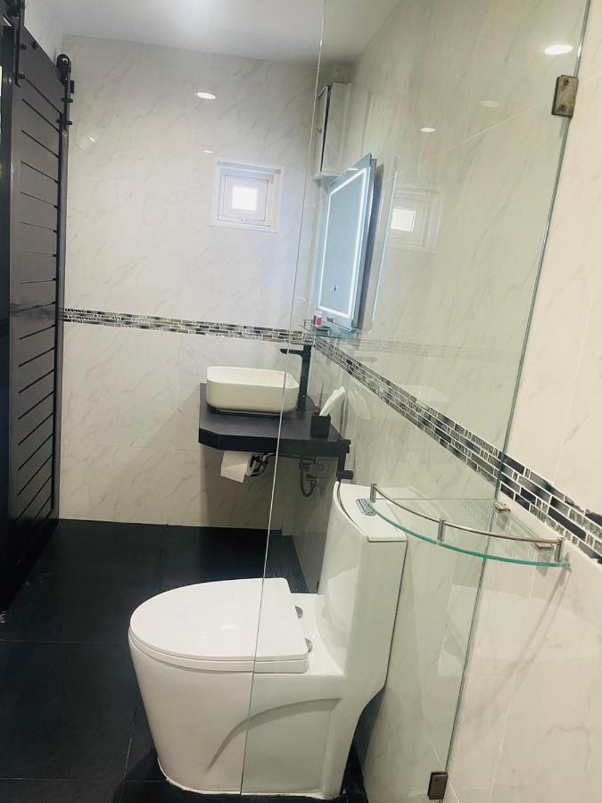 Thonglor Suites Hotel Bangkok Bagian luar foto