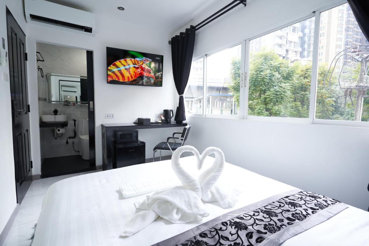 Thonglor Suites Hotel Bangkok Bagian luar foto