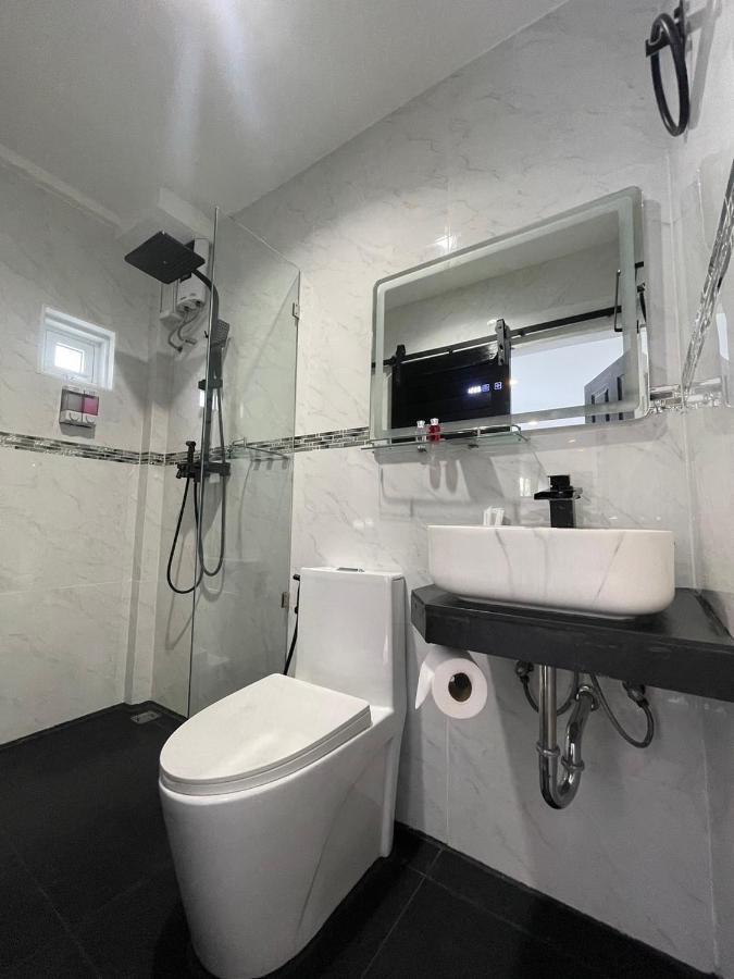 Thonglor Suites Hotel Bangkok Bagian luar foto