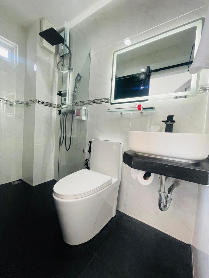 Thonglor Suites Hotel Bangkok Bagian luar foto