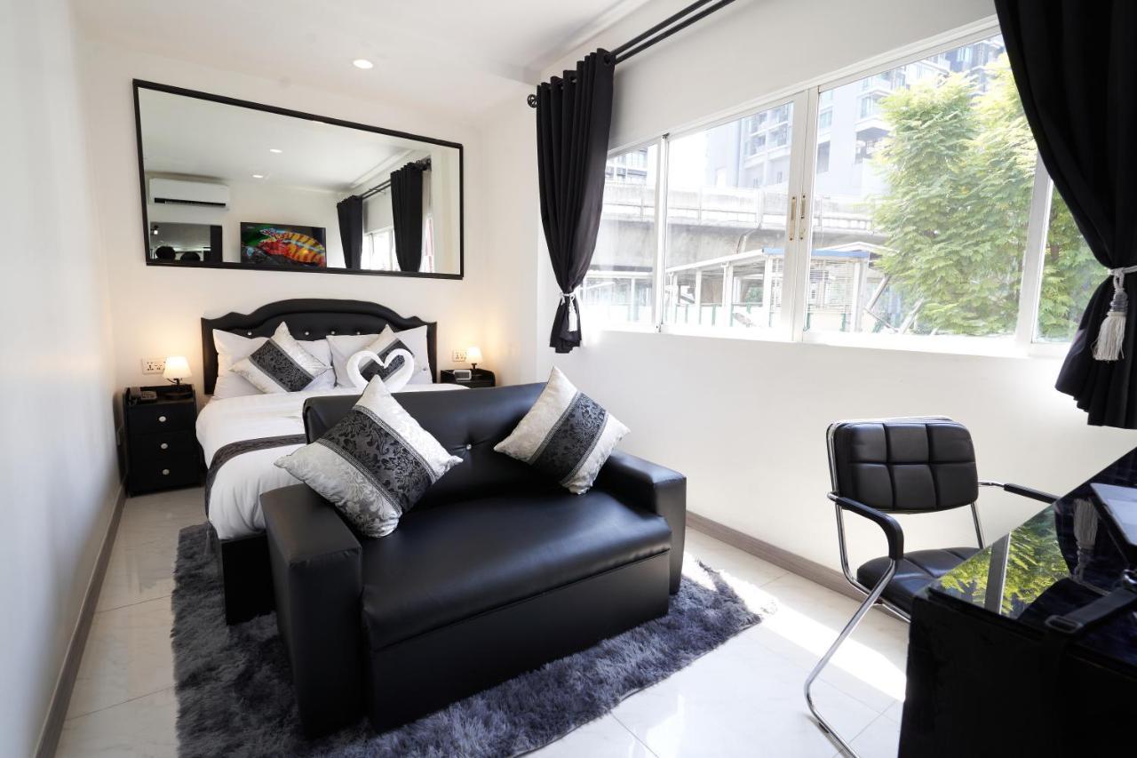 Thonglor Suites Hotel Bangkok Bagian luar foto