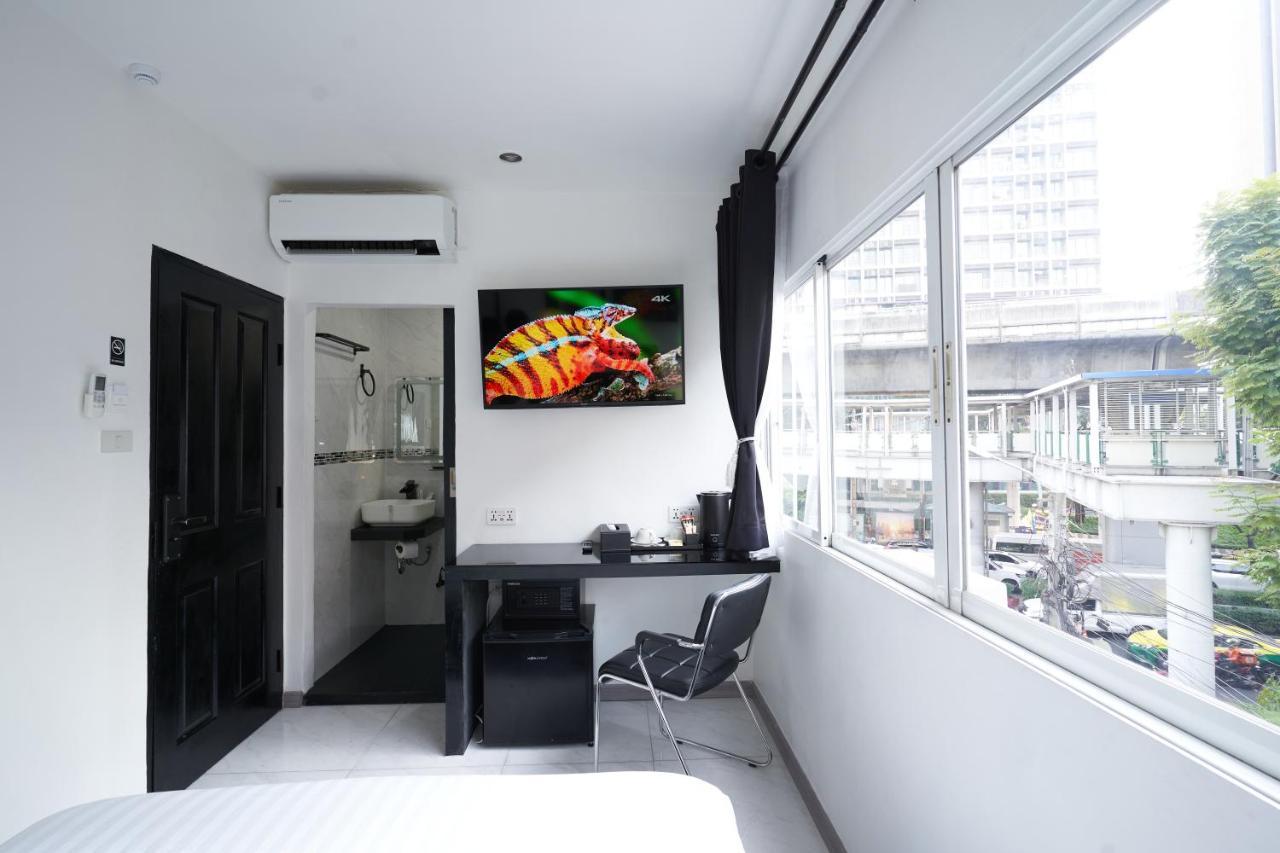 Thonglor Suites Hotel Bangkok Bagian luar foto