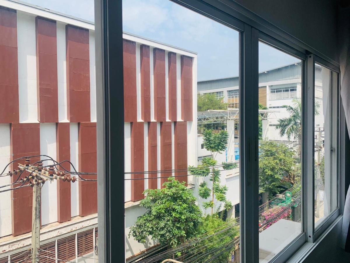 Thonglor Suites Hotel Bangkok Bagian luar foto