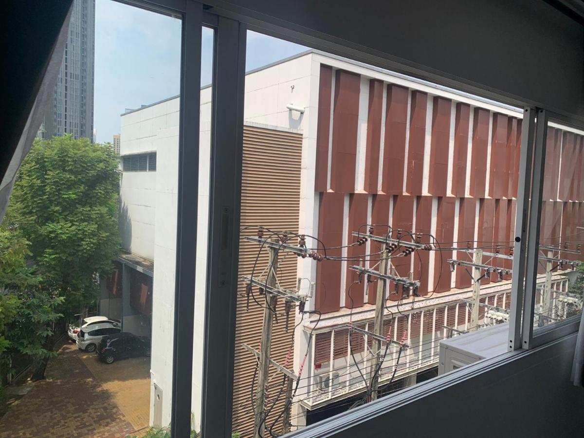 Thonglor Suites Hotel Bangkok Bagian luar foto