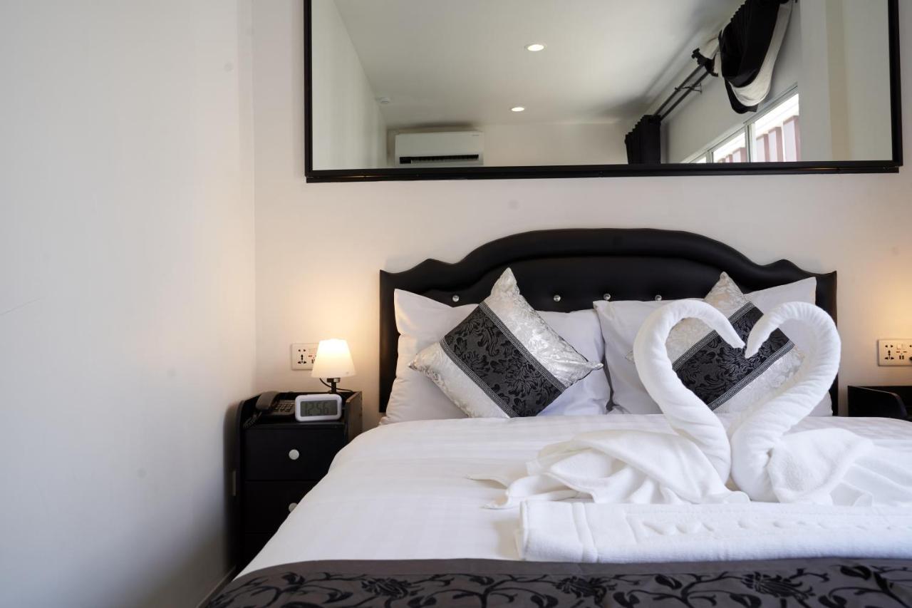 Thonglor Suites Hotel Bangkok Bagian luar foto