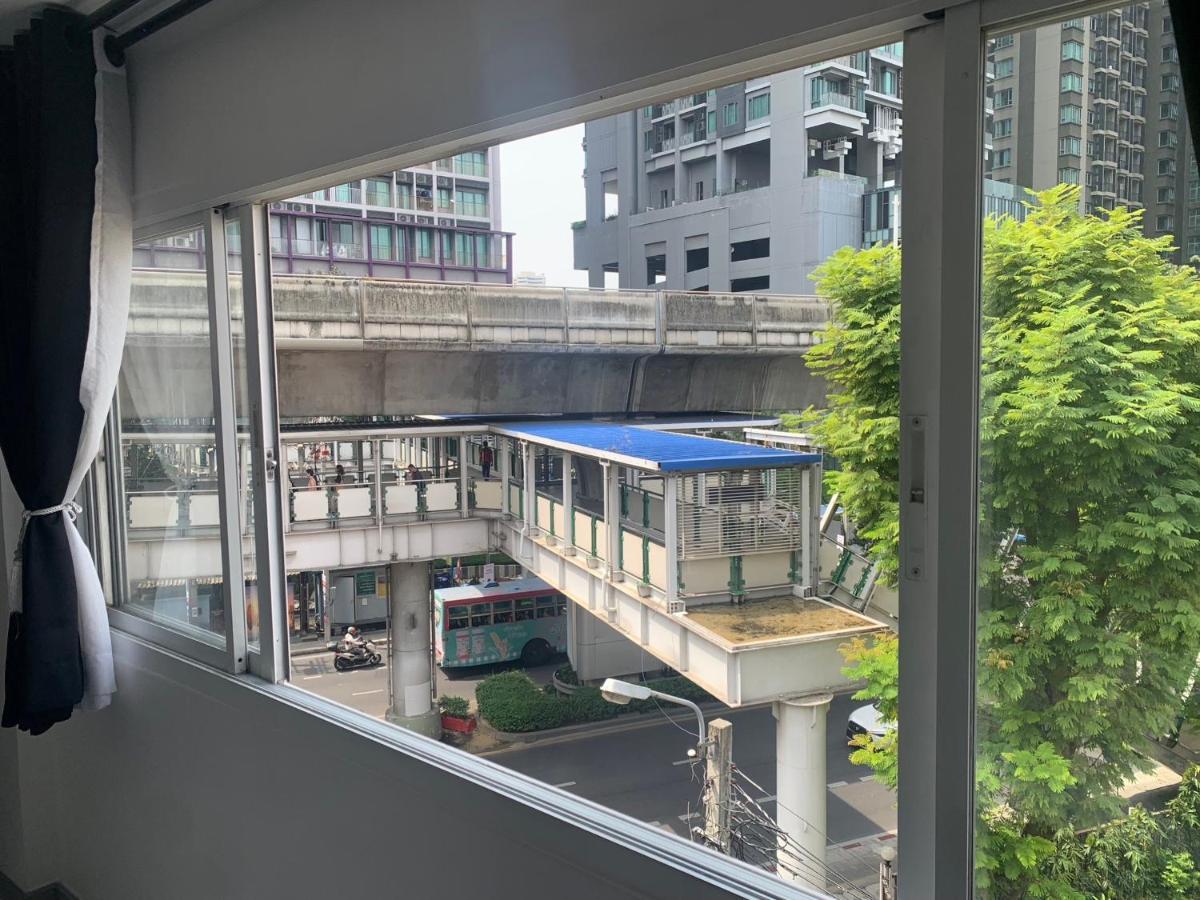 Thonglor Suites Hotel Bangkok Bagian luar foto