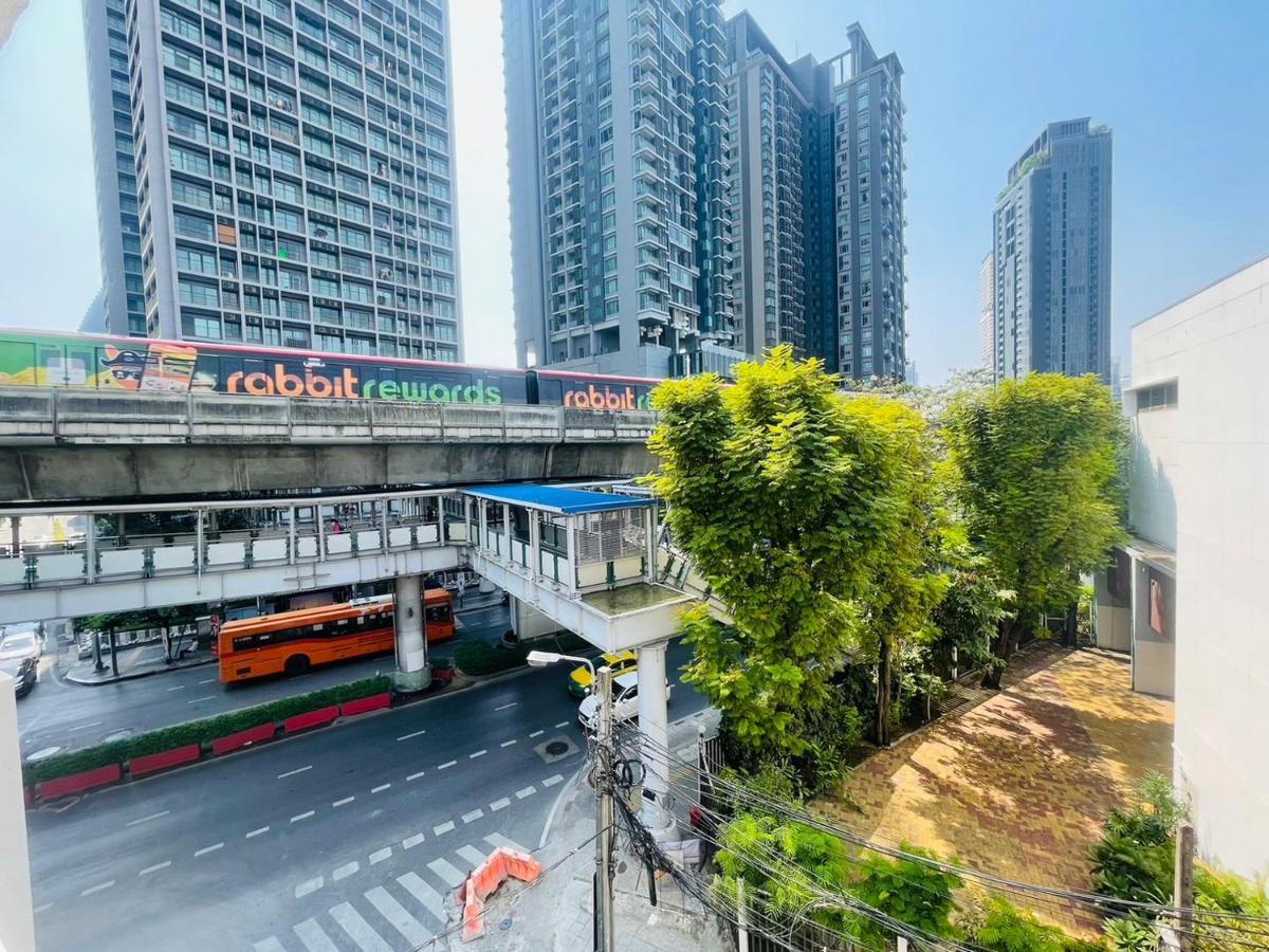 Thonglor Suites Hotel Bangkok Bagian luar foto
