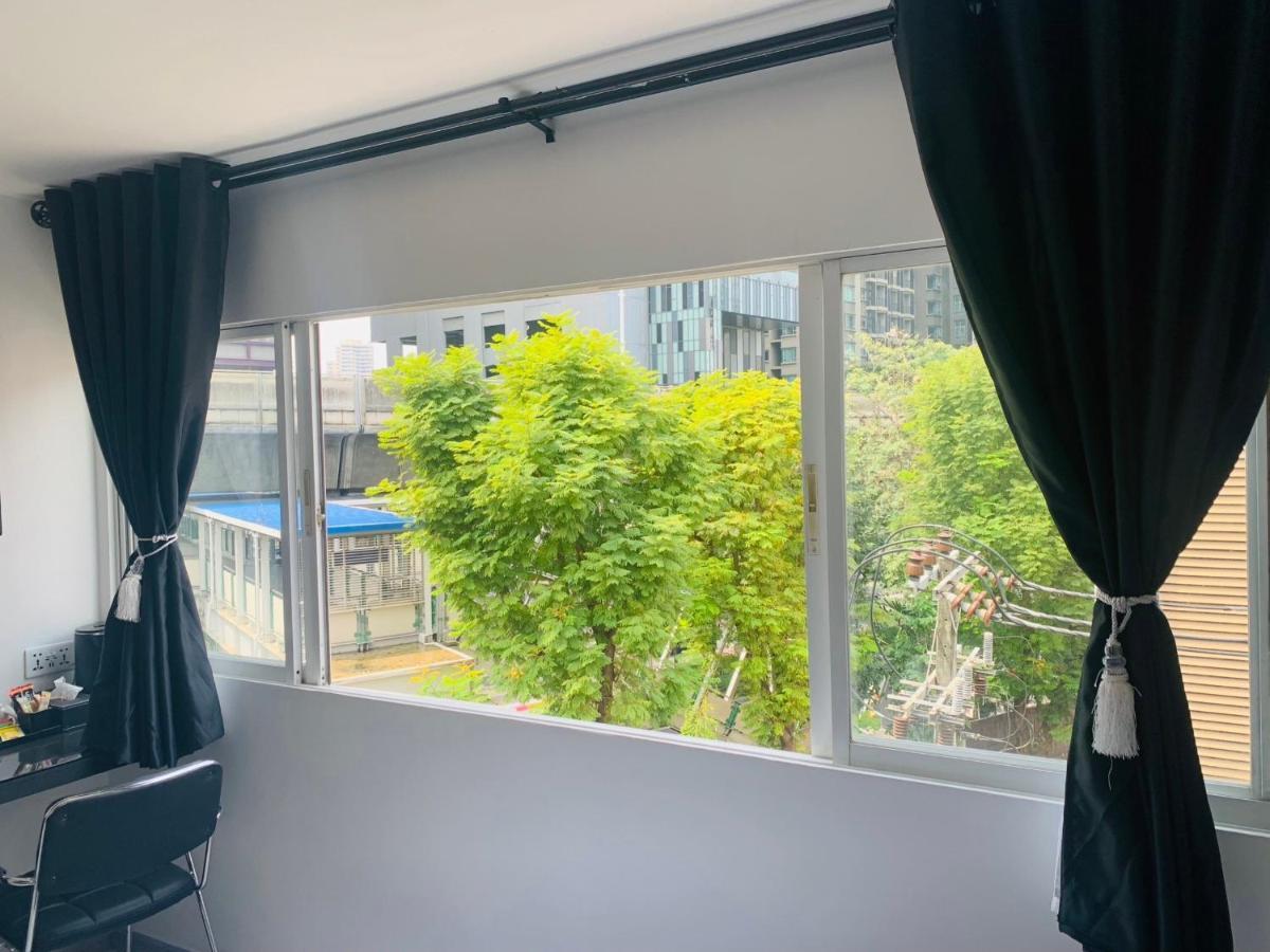 Thonglor Suites Hotel Bangkok Bagian luar foto