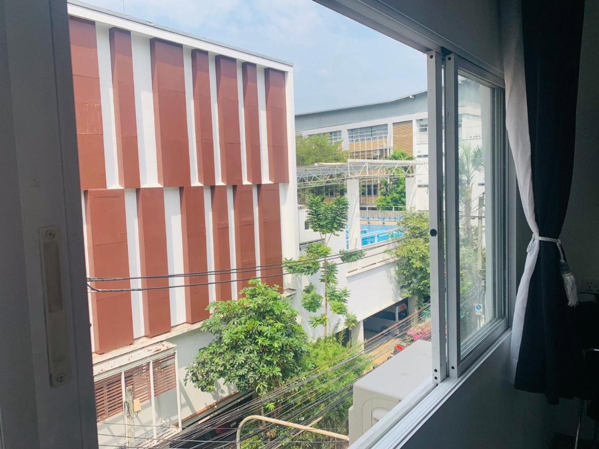 Thonglor Suites Hotel Bangkok Bagian luar foto