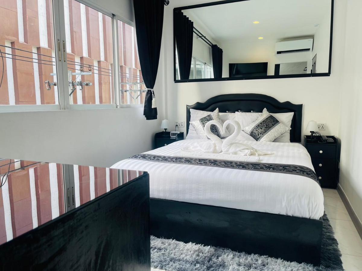 Thonglor Suites Hotel Bangkok Bagian luar foto