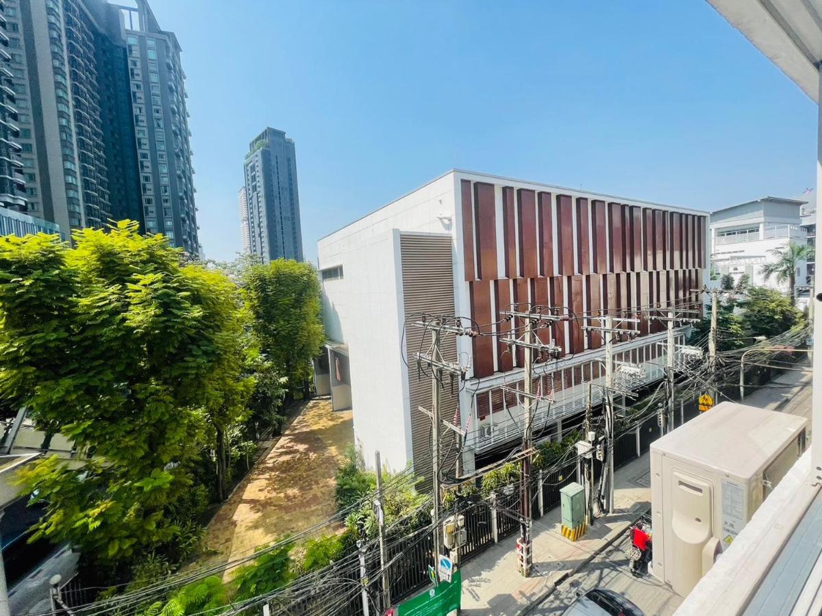 Thonglor Suites Hotel Bangkok Bagian luar foto