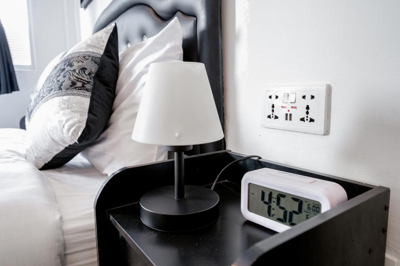 Thonglor Suites Hotel Bangkok Bagian luar foto