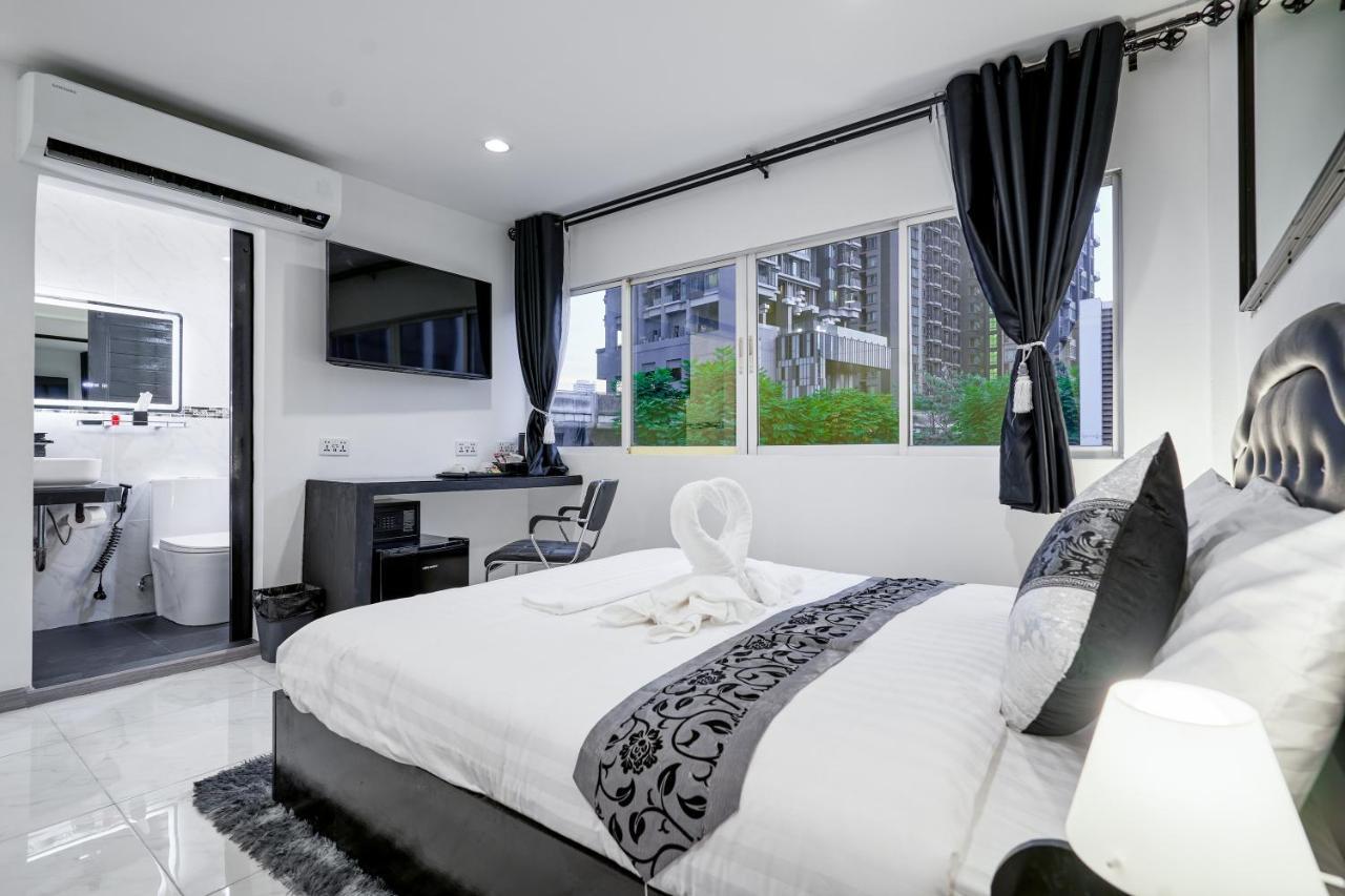 Thonglor Suites Hotel Bangkok Bagian luar foto