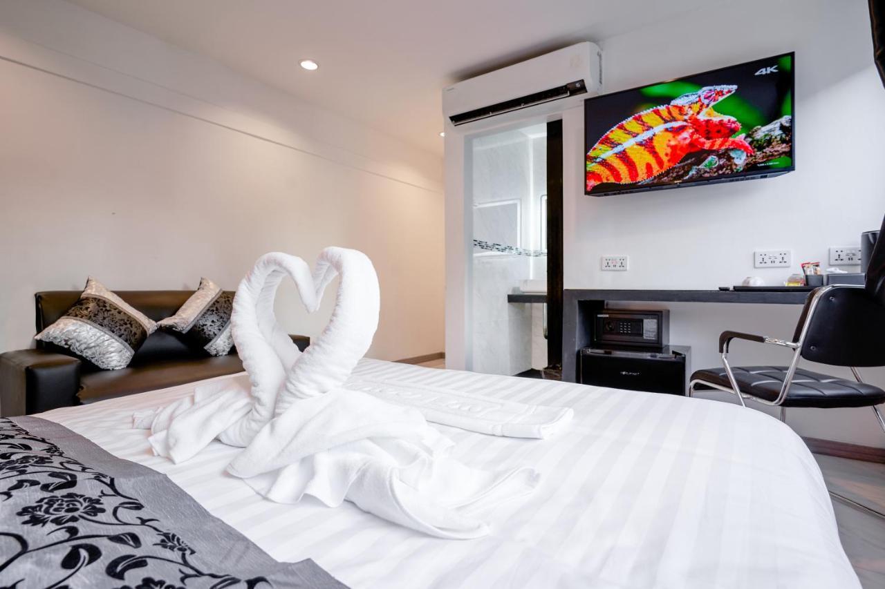 Thonglor Suites Hotel Bangkok Bagian luar foto