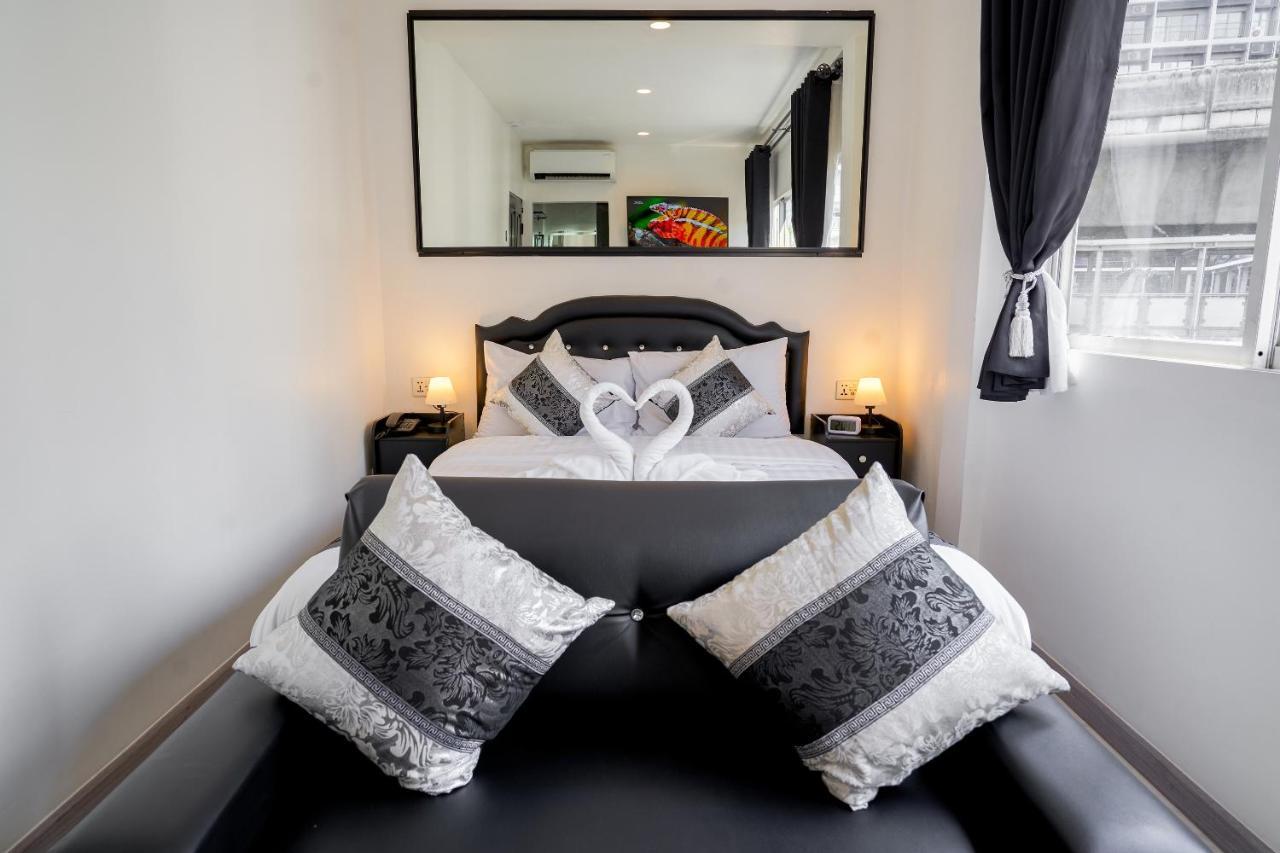 Thonglor Suites Hotel Bangkok Bagian luar foto