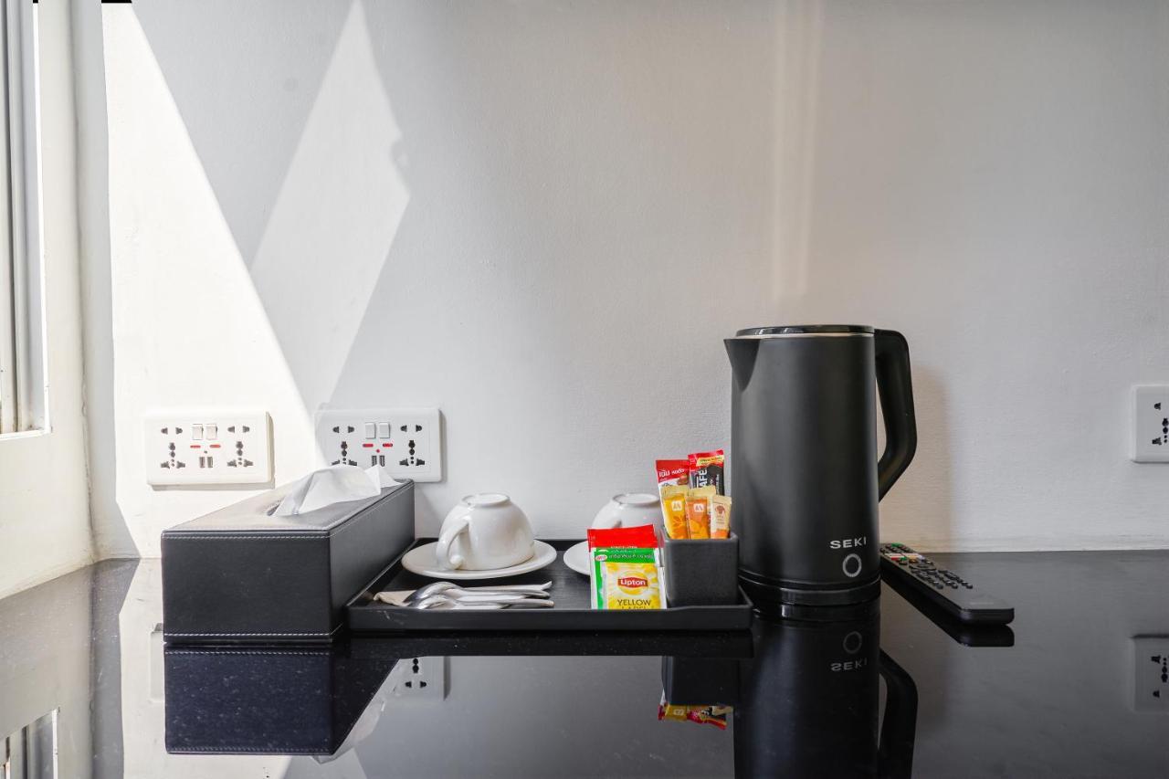 Thonglor Suites Hotel Bangkok Bagian luar foto