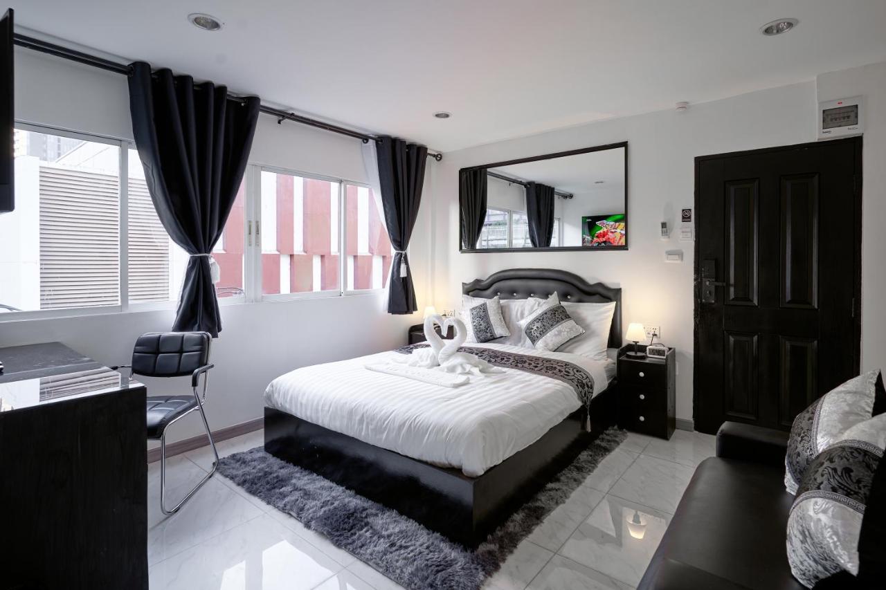 Thonglor Suites Hotel Bangkok Bagian luar foto