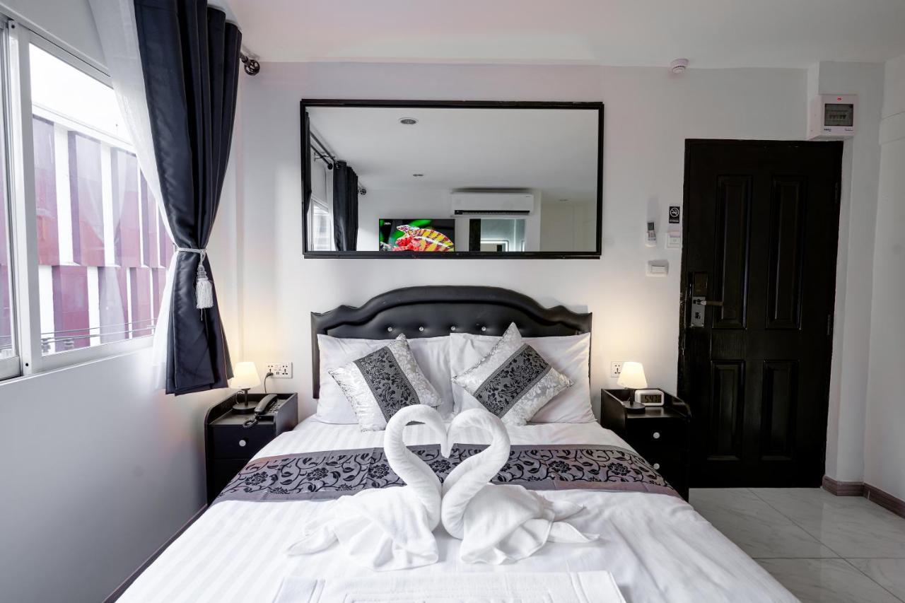 Thonglor Suites Hotel Bangkok Bagian luar foto
