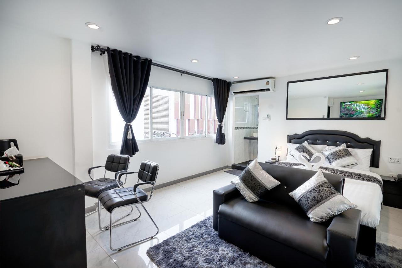 Thonglor Suites Hotel Bangkok Bagian luar foto