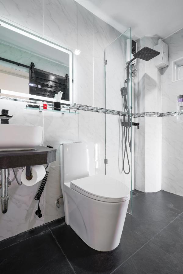 Thonglor Suites Hotel Bangkok Bagian luar foto